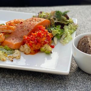 Varmrøget laks med Gambas Pil Pil